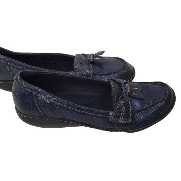 CLARKS WOMEN snake NAVY BLUE tassel LOAFER SIZE 8.5N‎ - Picture 1 of 7